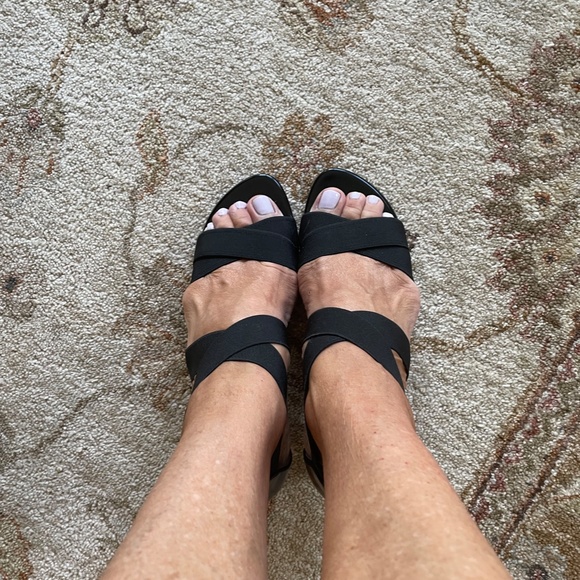 STUART WEITZMAN BLACK SANDALS SZ 7.5 M, 2 inch heels - Picture 1 of 12